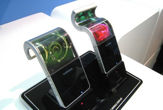 Átlátszó és rugalmas AMOLED kijelző a Samsung-tól
