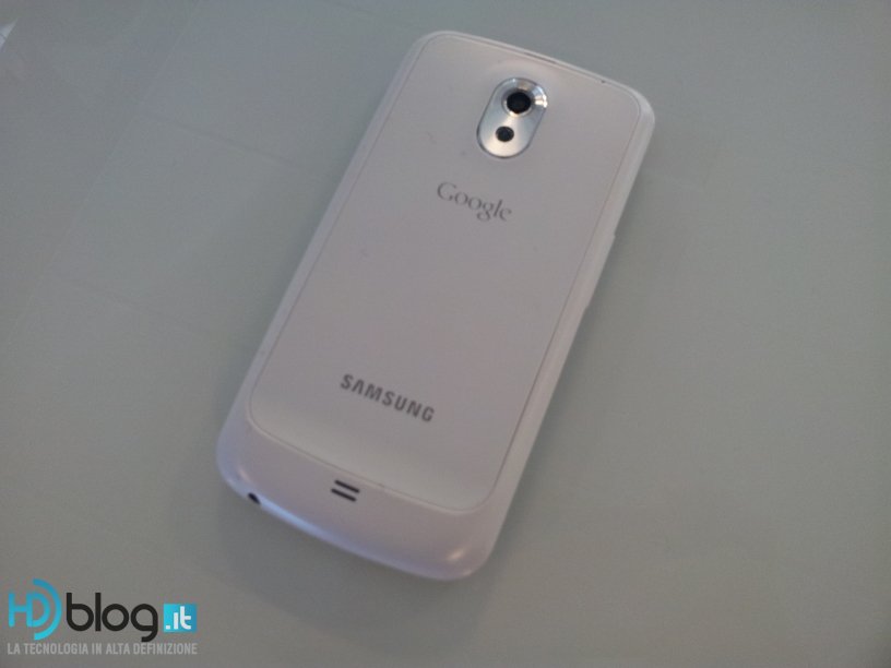 Képeken a fehér Galaxy Nexus