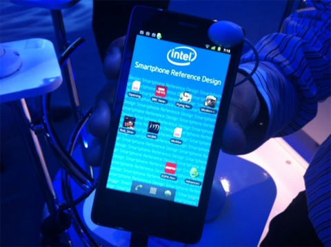 Még az idei évben megérkeznek az Intel Medfield processzorokkal felszerelt androidos készülékek