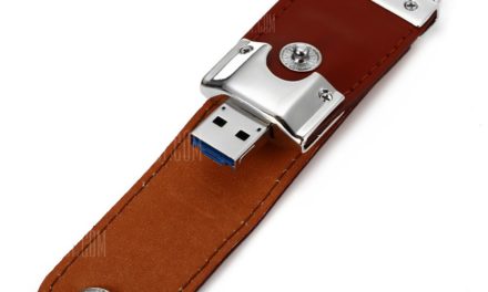 Stílusos USB meghajtó bőr tokkal Karácsonyra