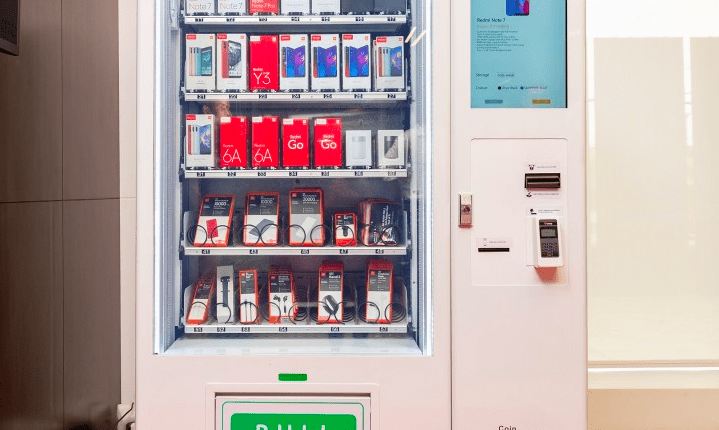 Indiában nem csak kávét, hanem Xiaomi telefont is vehetünk automatából