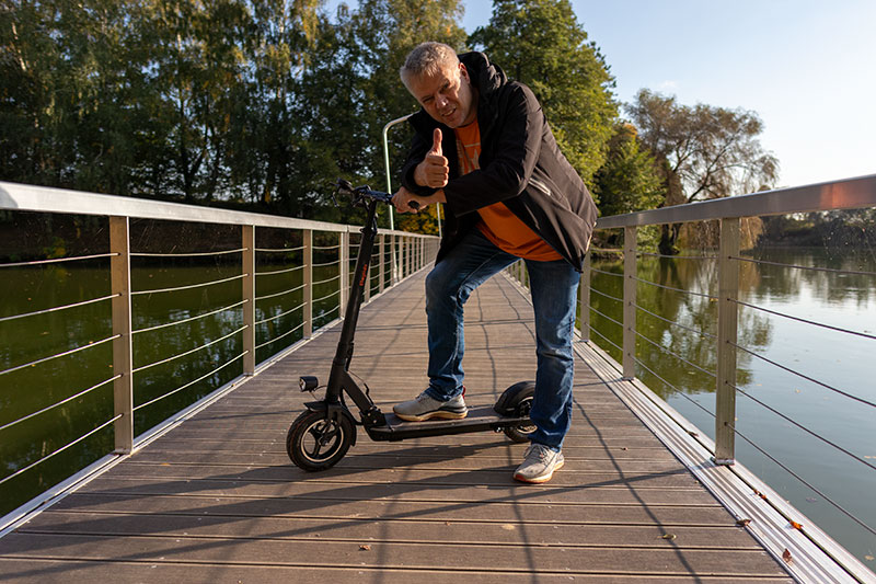 Eleglide S1 Plus – élhető, olcsó elektromos roller a mindennapokra