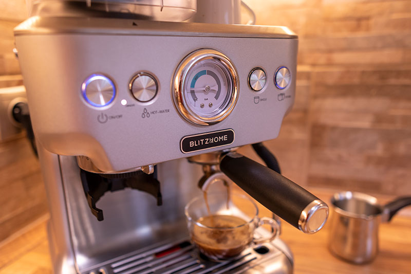Kávégép kezdő baristáknak szeretettel – BlitzHome BH-CMM5 teszt 15