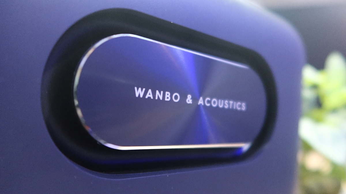 a close up of a button Wanbo Mozart 1 Pro projektor teszt